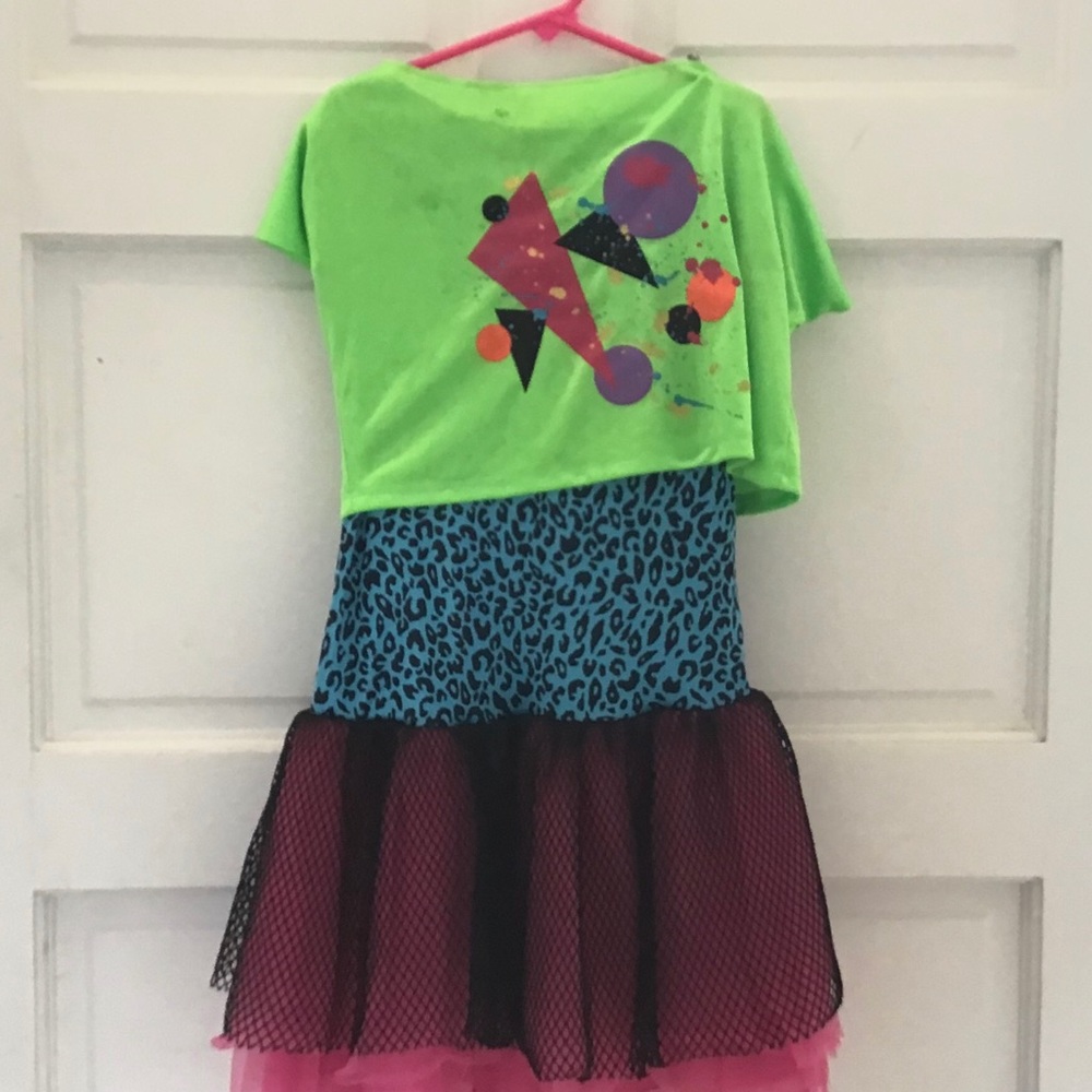 Super cute 80’s girl costume!